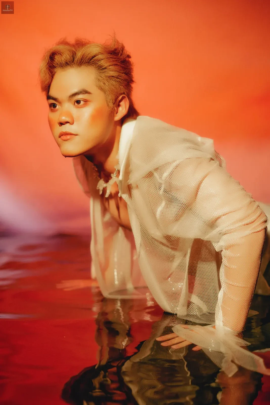 Diễn viên Quang Anh tung bộ ảnh mới đầy ấn tượng đón tuổi mới