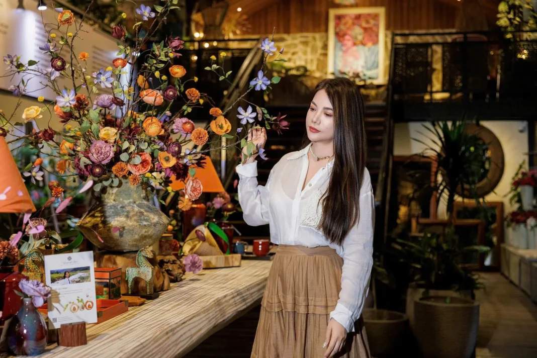 Diễn viên Trương Ngọc Ánh đến Chillala thưởng thức hành trình thị giác từ Vô Minh đến Tuệ Giác của ‘Sắc và Không’