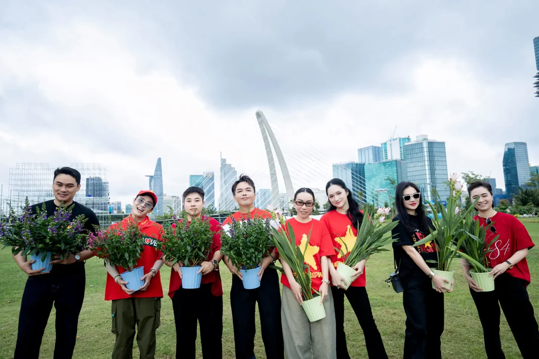 Hương Giang rạng rỡ, Huỳnh Lập ‘lăn xả’ trồng cây cho ‘Thành phố nở hoa’