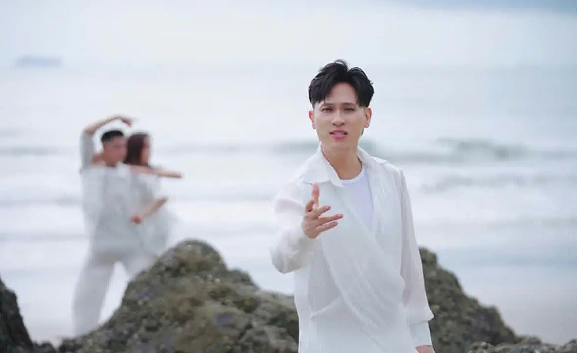 Nguyên Vũ ra mắt MV Say Một Đời Vì Em: Khi cảm xúc con người vượt qua AI