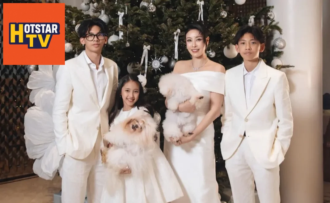 Hà Kiều Anh cùng các con rạng rỡ trong bộ ảnh đón Giáng sinh