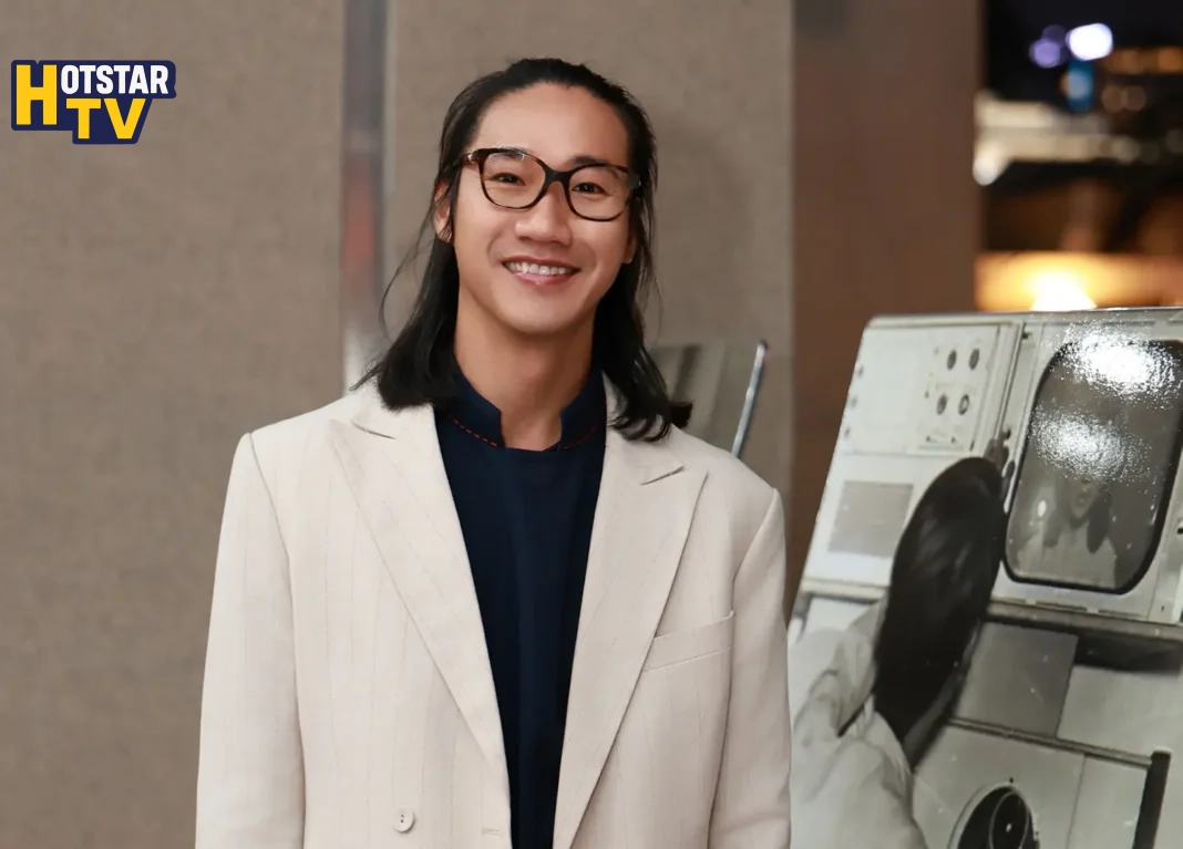 CEO Phạm Ngọc Tây gây chú ý với phong cách áo dài phối vest lịch lãm