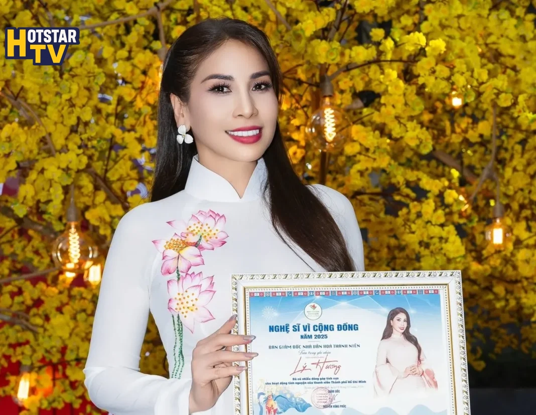 Diễn viên Lý Hương nhận bằng khen “Nghệ sĩ vì cộng đồng” vì những đóng góp cho hoạt động thanh niên TP.HCM