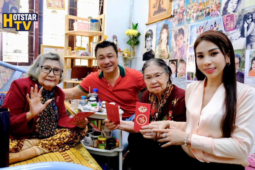 Gia đình cố NSND Lý Huỳnh – Lý Hùng – Lý Hương ghé thăm, chúc Tết các lão nghệ sĩ tại Trung tâm Dưỡng lão Thị Nghè