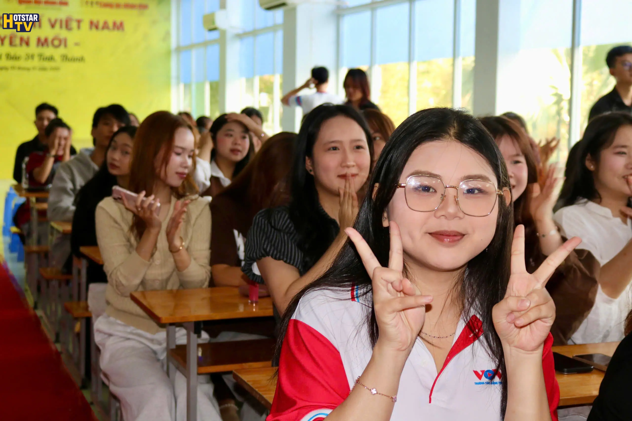 Sinh viên trường VOV College