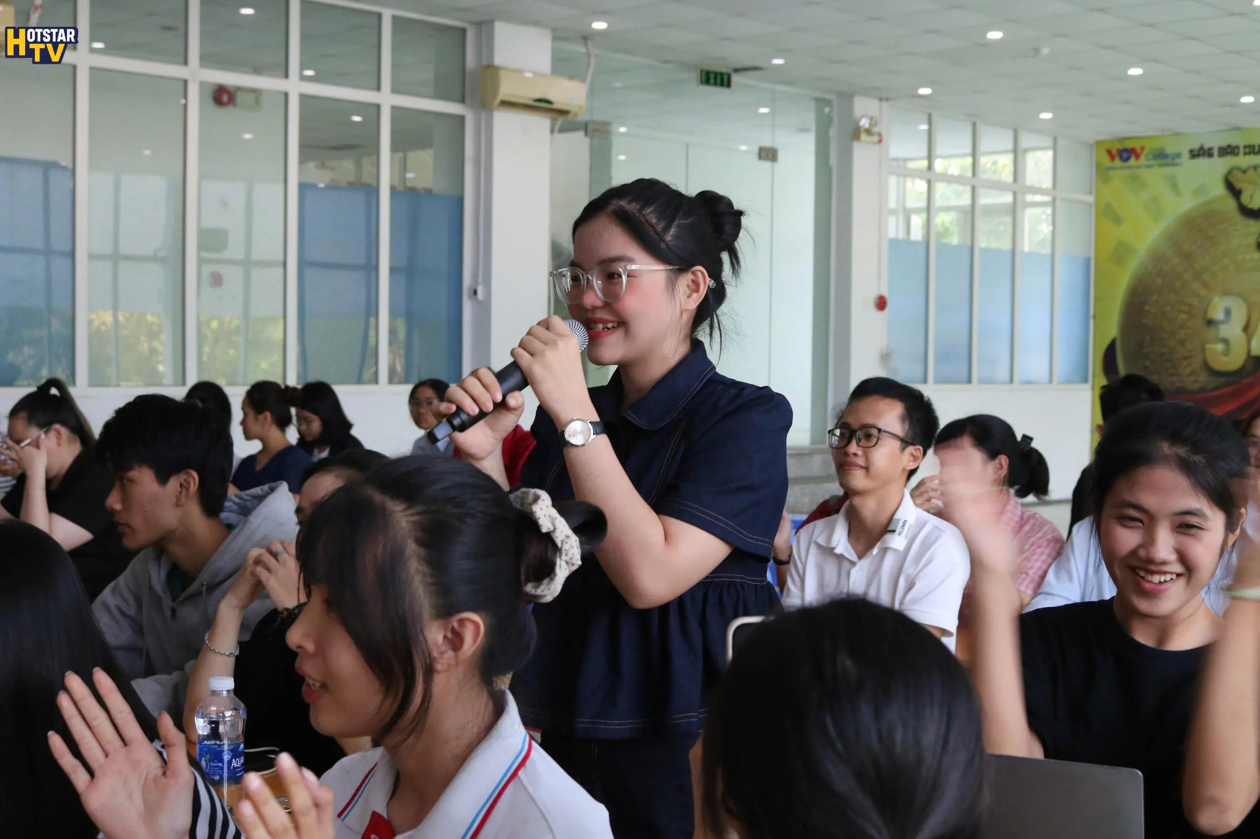 Sinh viên trường VOV College